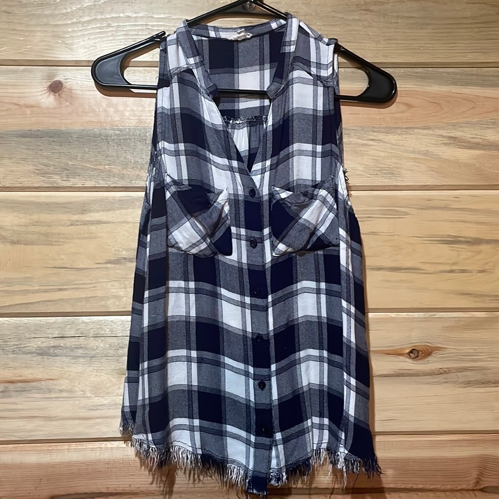 En crème distressed tank